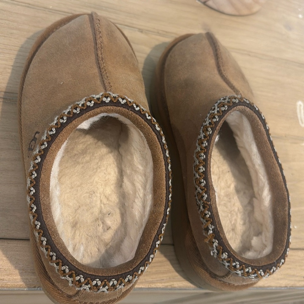 Girls uggs